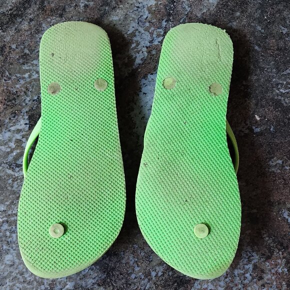 Old Navy Green Flip Flops Size 9 - Picture 12 of 14